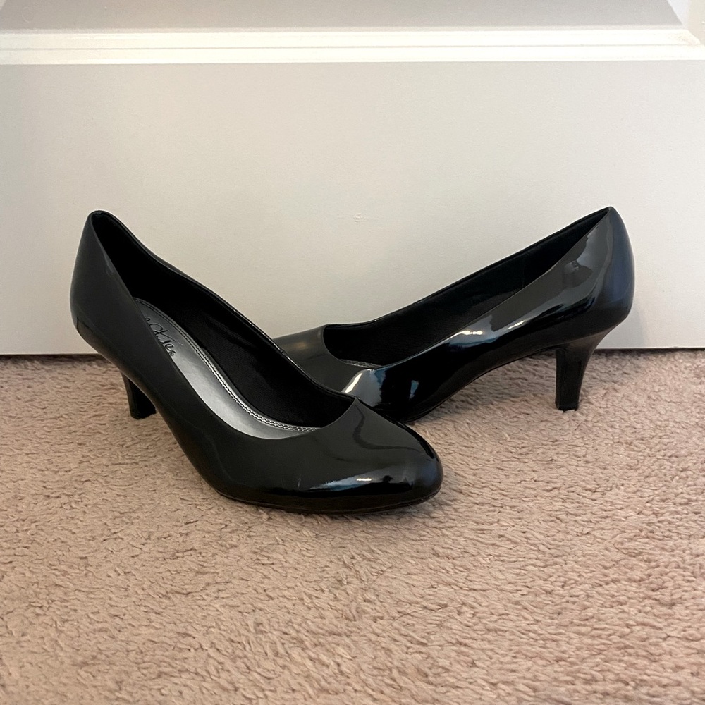 Black heels size 10